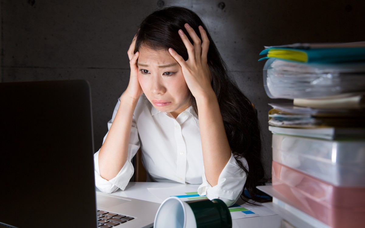 ブラック企業で働く女性