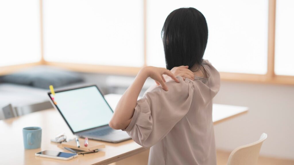 在宅ワークをしている女性