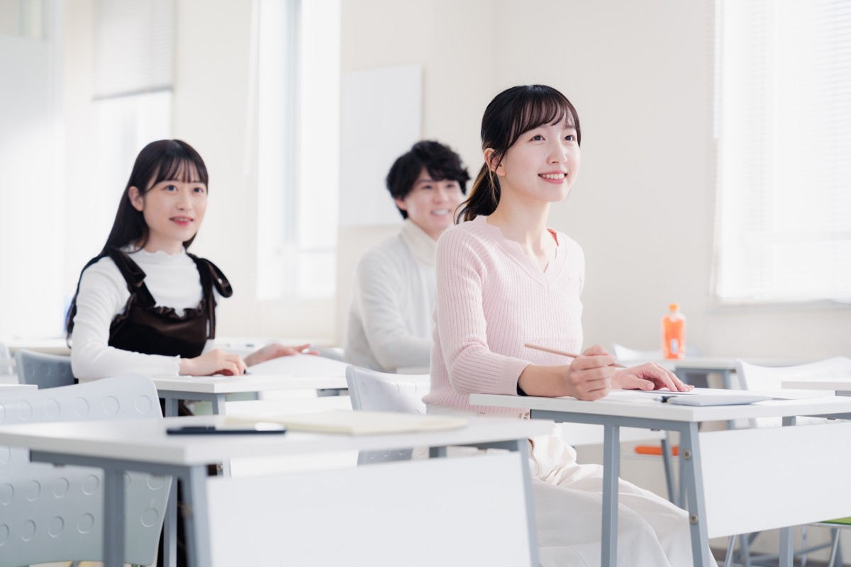 楽しくセミナーを受講する若い社会人