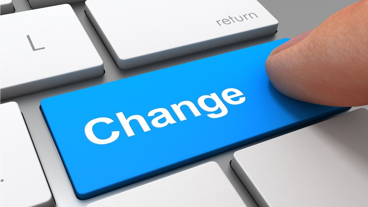 変更ボタンを押すキーコンセプトの3Dイラスト