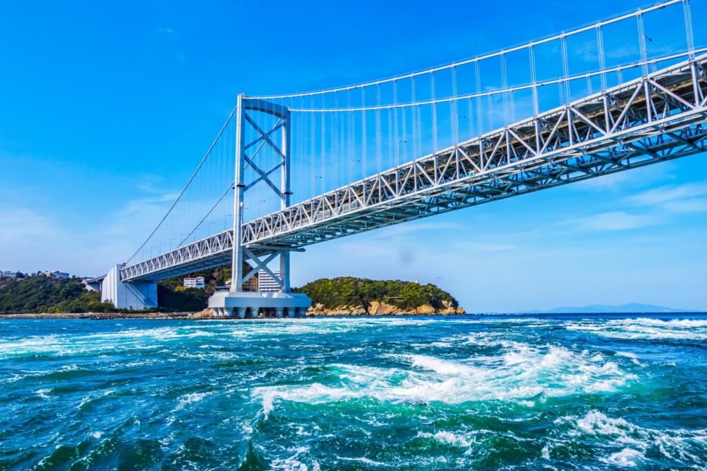 青空と大鳴門橋
