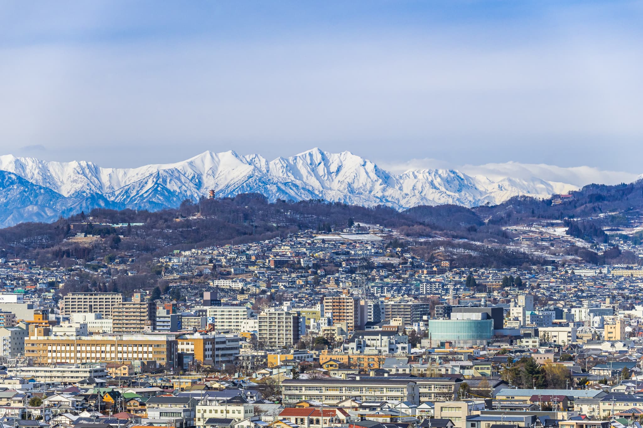 北アルプスと松本市街地