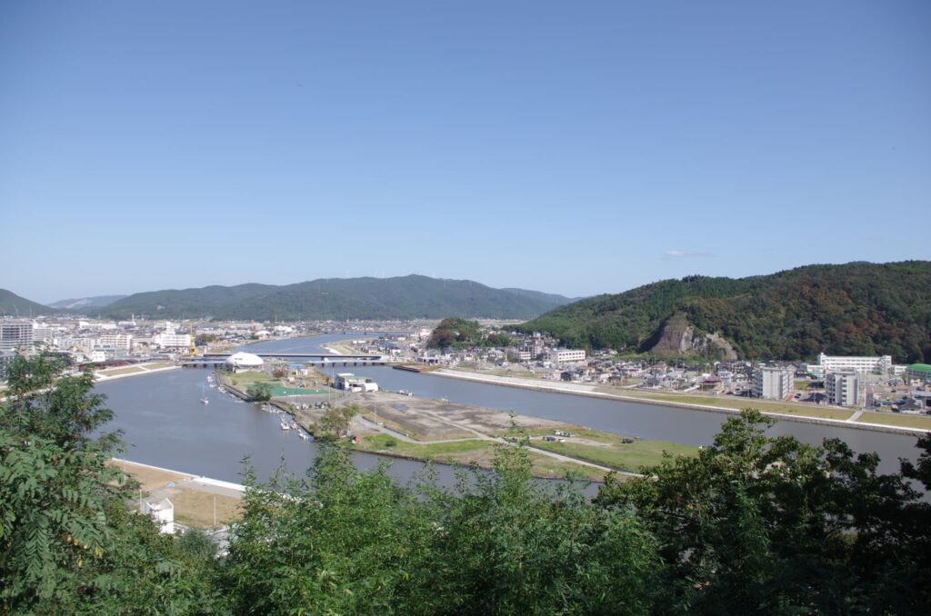 日和山から望む被災後の石巻市、中瀬