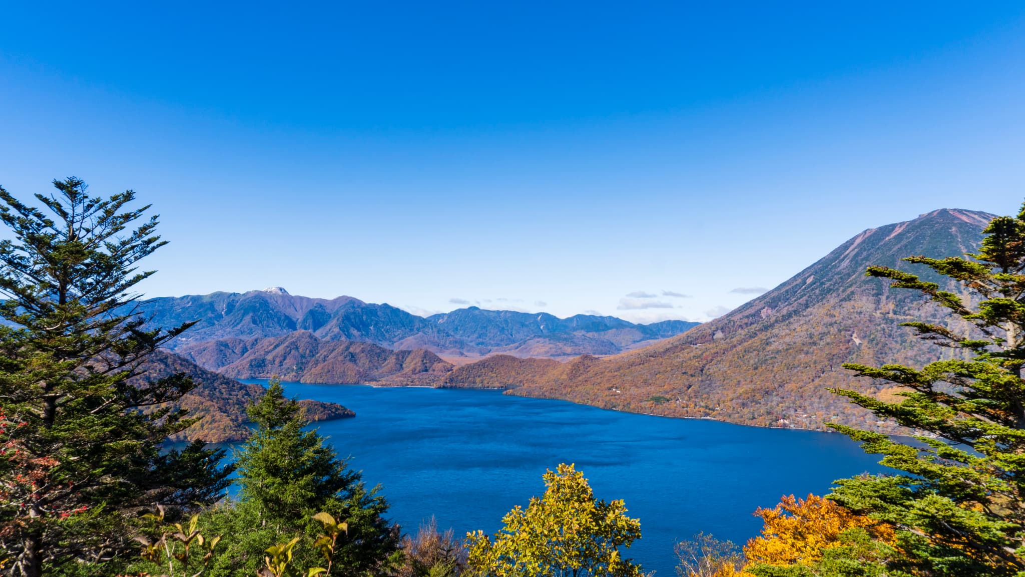 秋の中禅寺湖／栃木県日光市