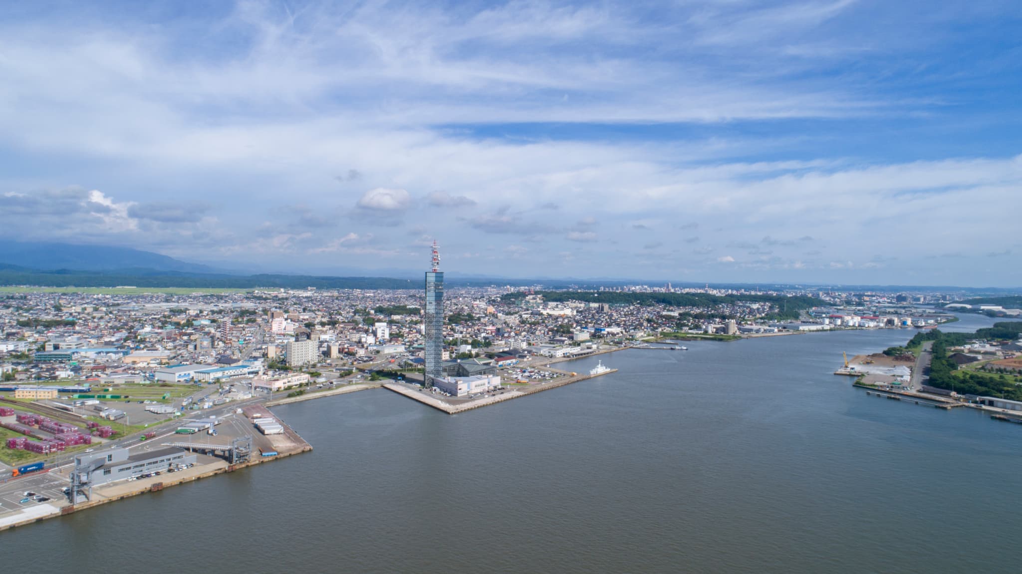 《秋田県》秋田市の街並みの空撮